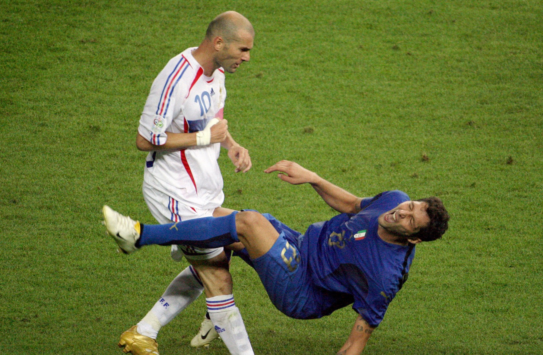 REMEMBER: Cupa Mondială din 2006. Zidane l-a lovit cu capul în piept pe Materazzi, iar Italia a cucerit trofeul