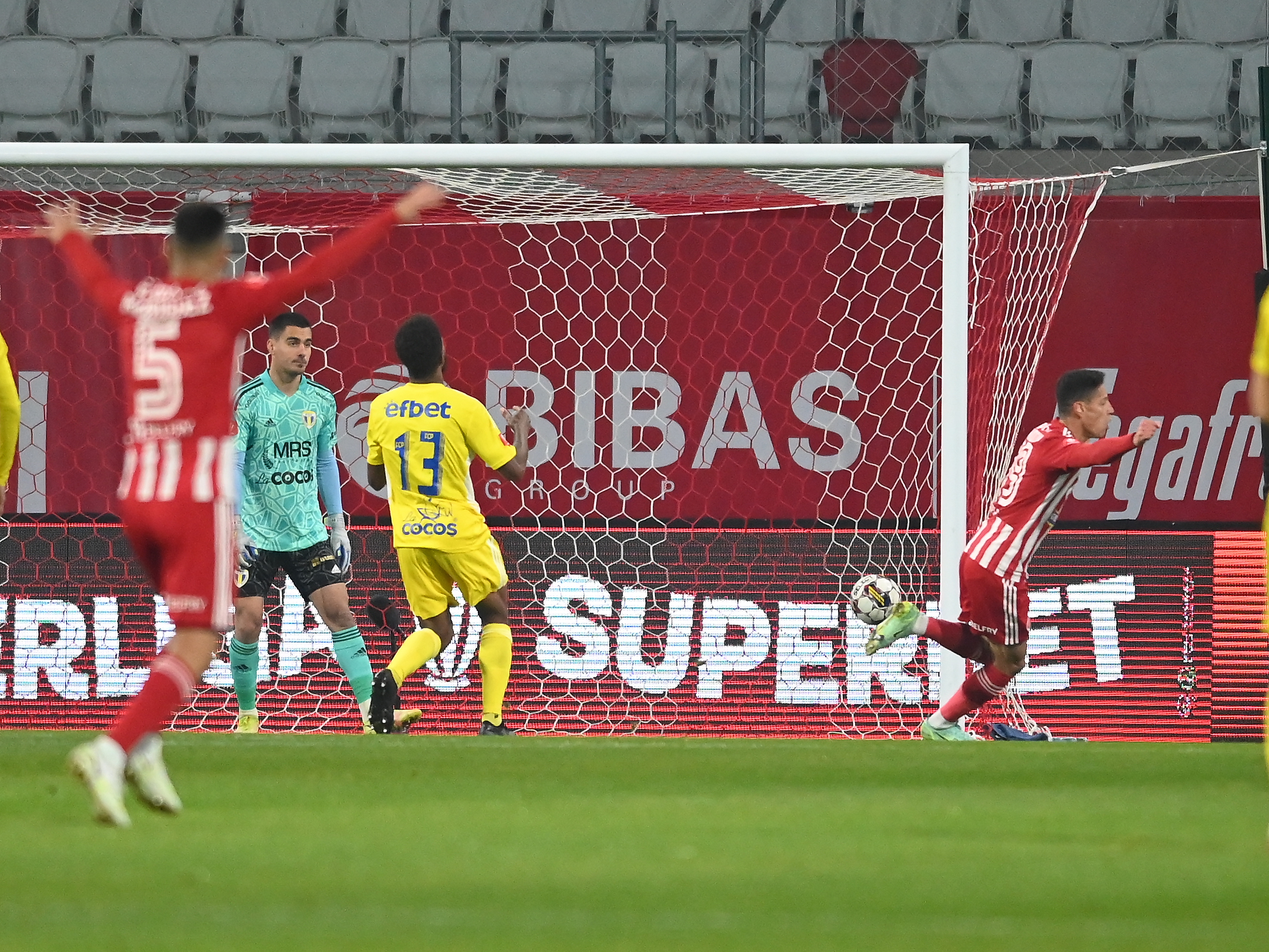 Sepsi - Petrolul 2-0. Ploieștenii făcuți KO, aproape fără ocazii. Covăsnenii au mai avut un gol anulat și o bară