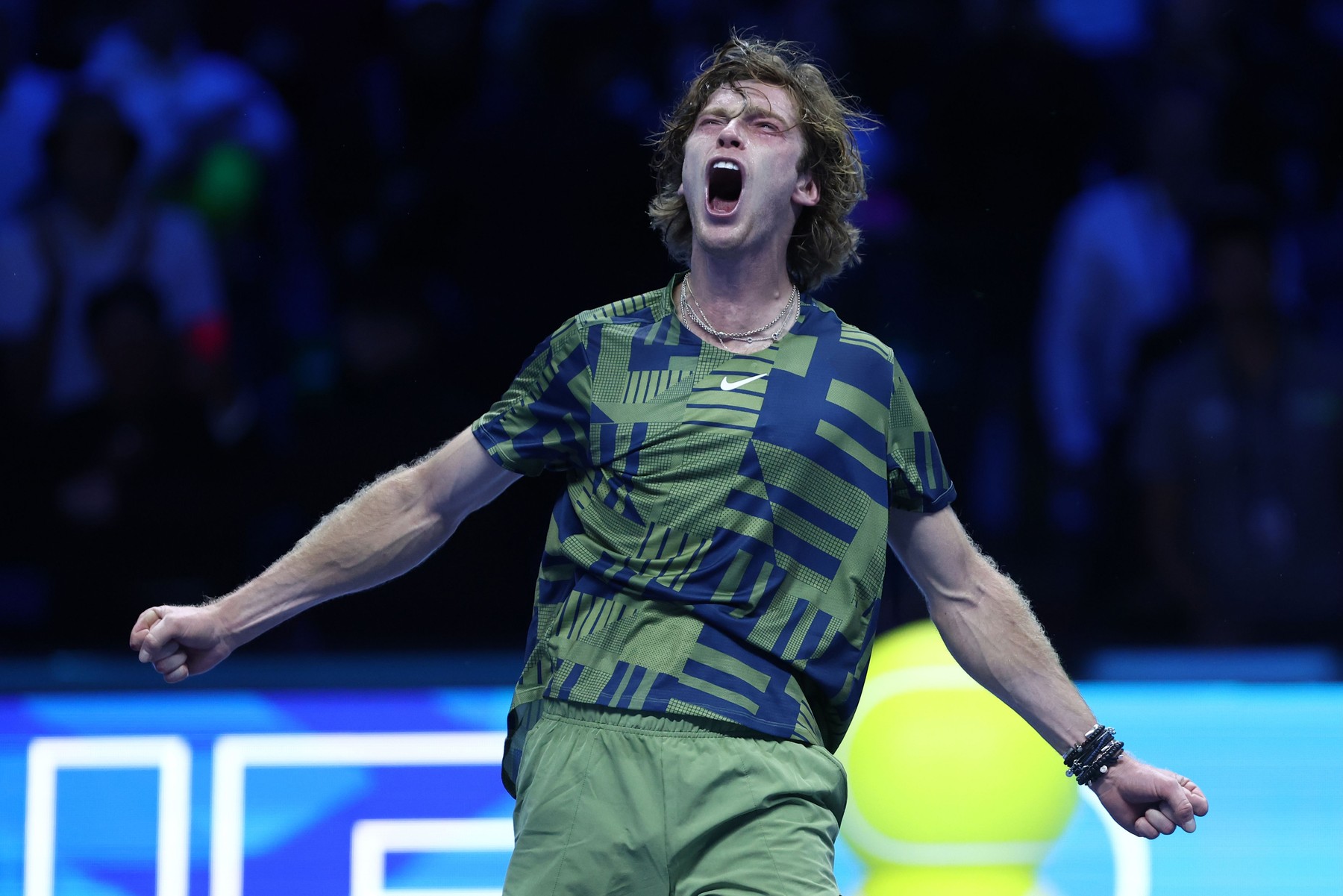 Daniil Medvedev a fost învins de Andrey Rublev la ATP Finals. Novak Djokovic, victorie în două seturi cu Stefanos Tsitsipas