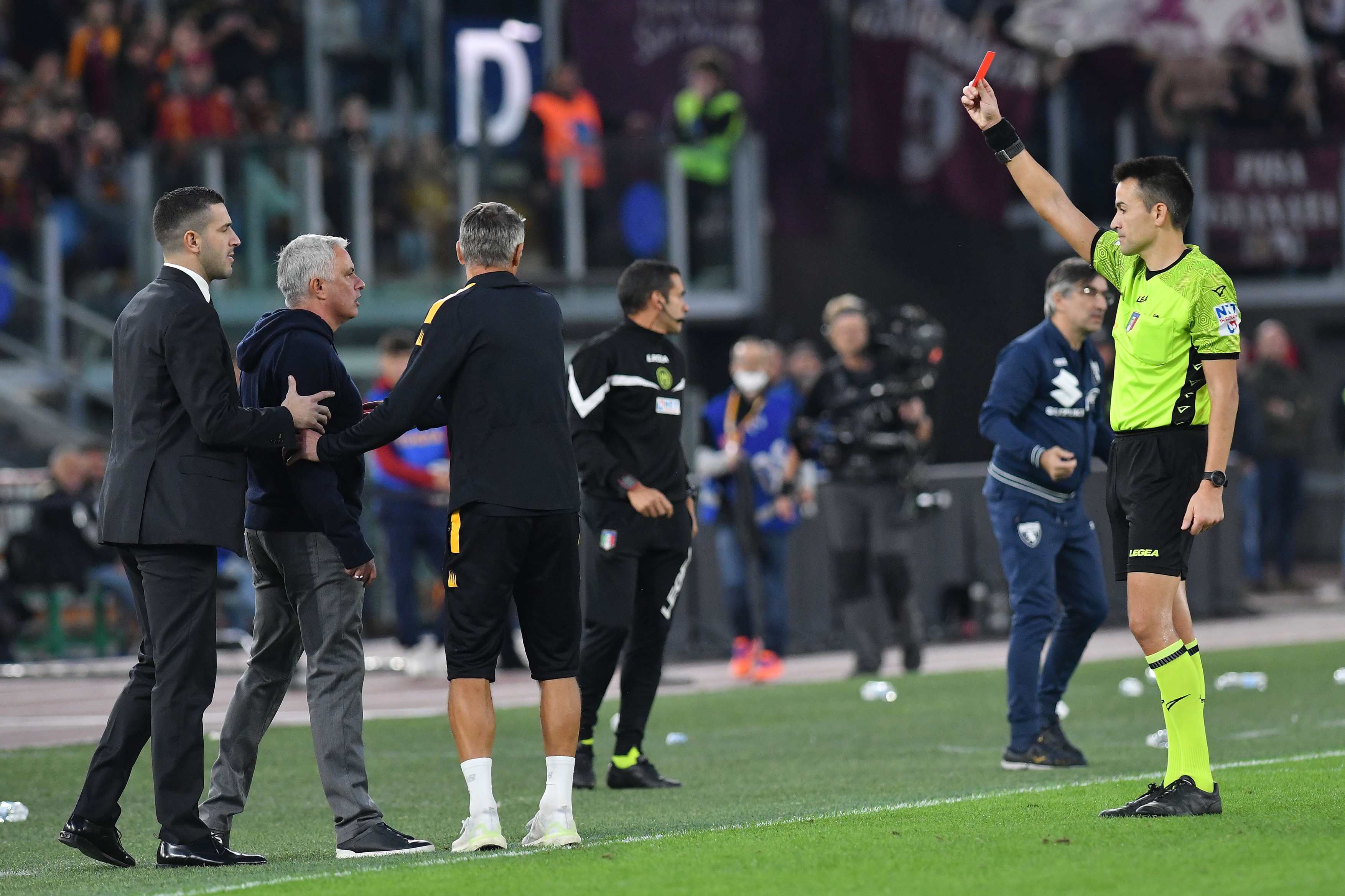 Jose Mourinho, pedepsit după ce s-a confruntat cu arbitrul. Comisia a fost nemiloasă și cu Inter și Juventus
