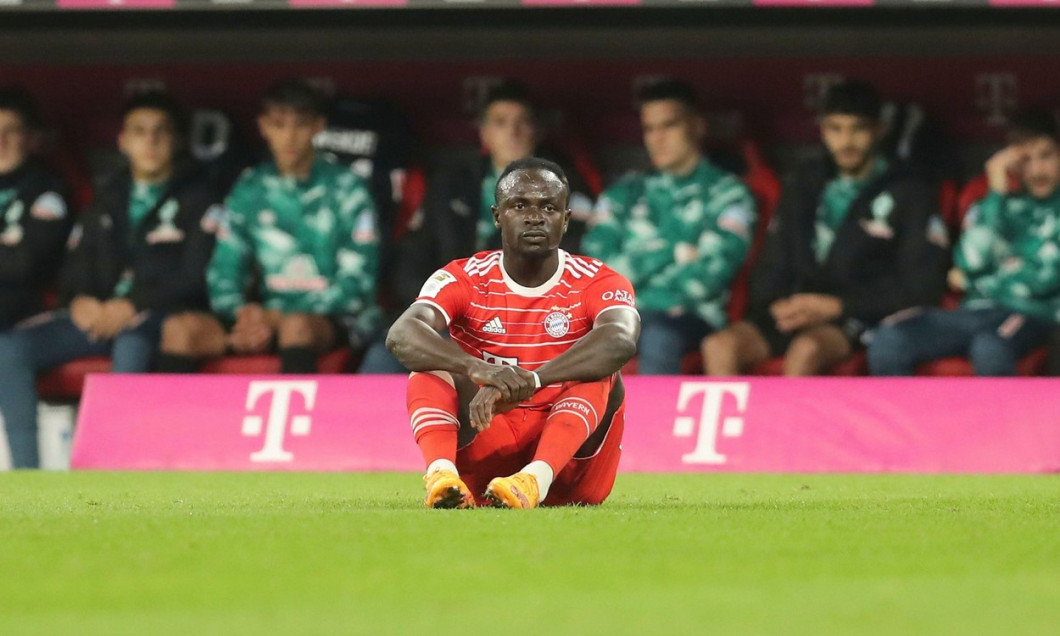 Munich, Deutschland. 08th Nov, 2022. firo : 11/08/2022, football, soccer, 1st league, 1st Bundesliga, season 2022/2023, 14th matchday FC Bayern Munich - Werder Bremen Sadio Mane, FC Bayern Munich, Bavaria, Munchen, FCB, sits injured on the ground Credit: