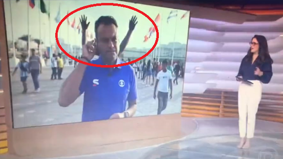 Se pregătea să intre în direct din Qatar, dar ce a urmat a adunat 4 milioane de vizualizări! ”Hopa! E totul bine acolo?”