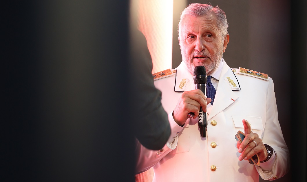 Ilie Năstase, criticat de ministrul Armatei! ”Maniera în care a devenit general este discutabilă”