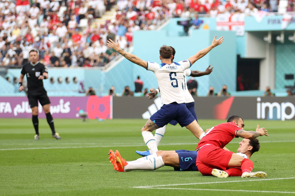 Un nou meci, o nouă controversă! Anglia a cerut penalty în minutul 3 al partidei cu Iran, dar arbitrul a rămas impasibil