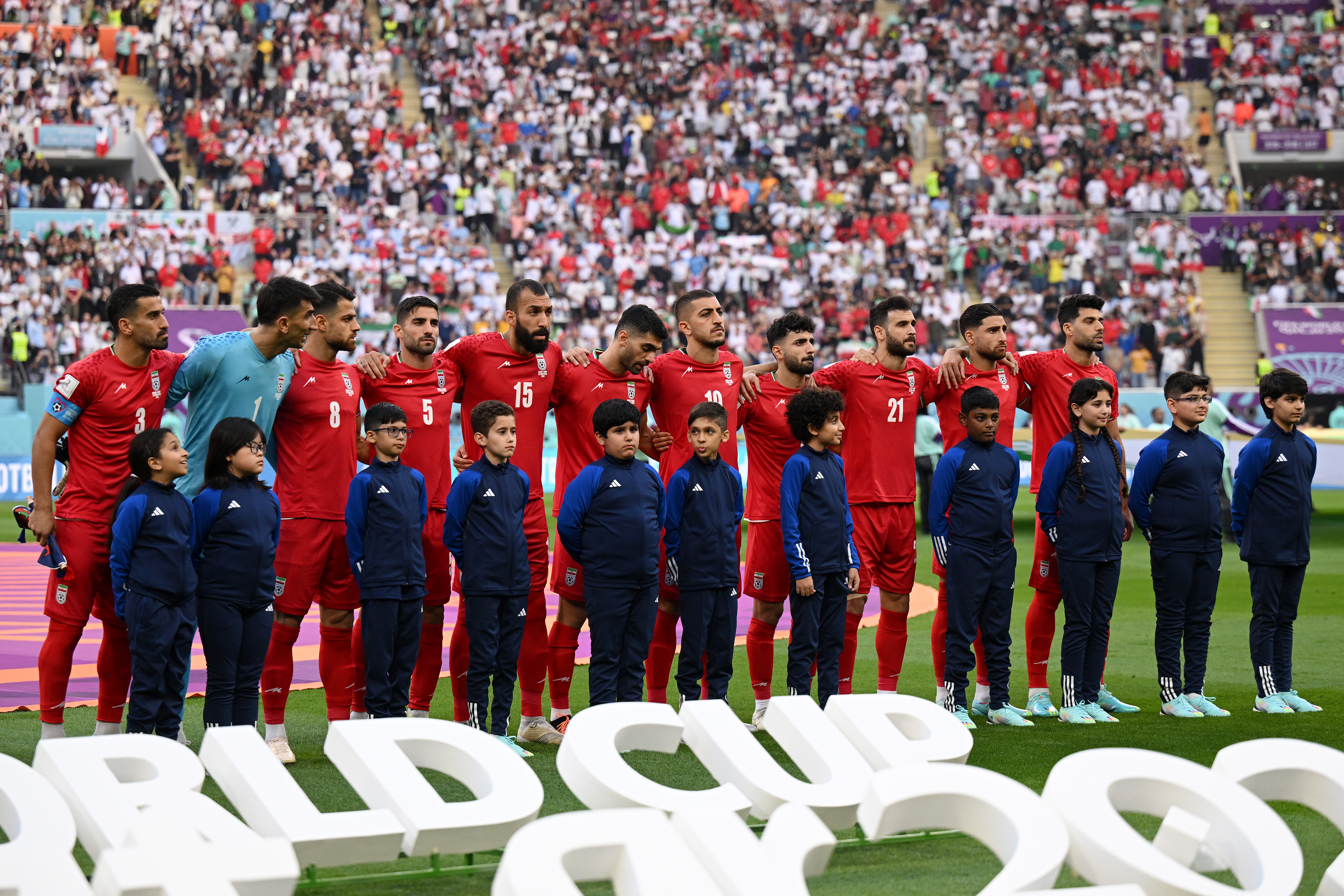 Motivul pentru care fotbaliștii naționalei Iranului nu au cântat imnul de stat înaintea meciului cu Anglia