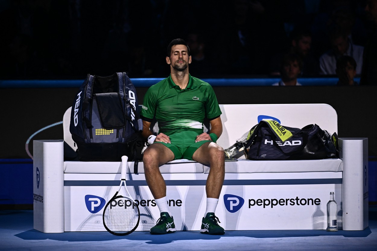 Novak Djokovic, surprins din nou când tremura, în finala câștigată la Turneul Campionilor