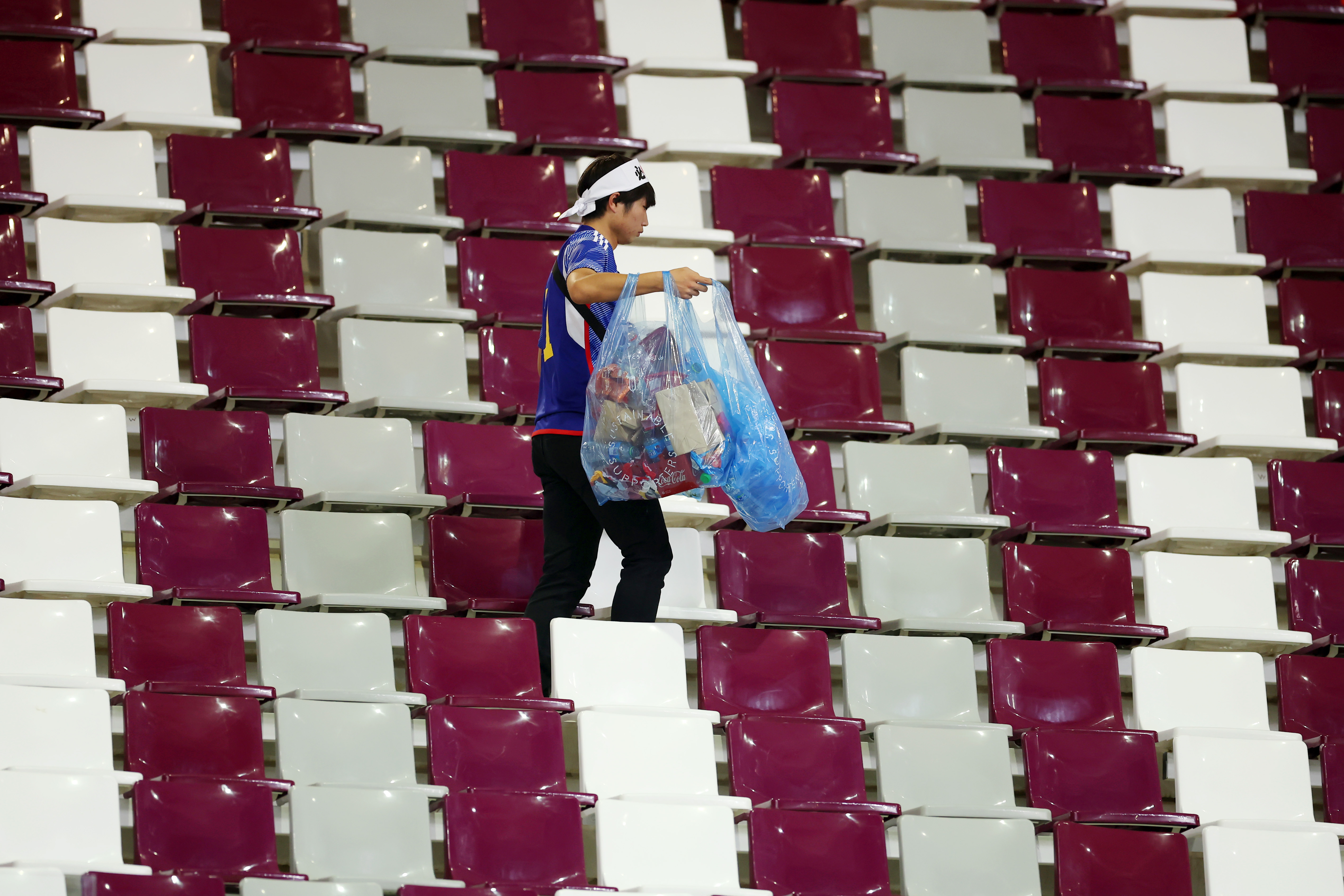 Japonezii au oferit momente memorabile în timpul meciului cu Germania, iar la final au făcut curățenie în stadion