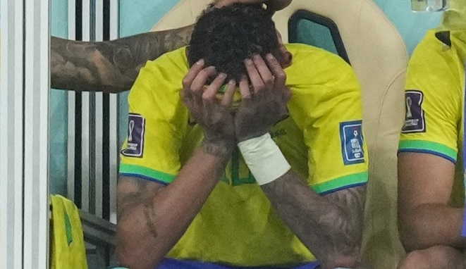 La 48 de ore după accidentare, Neymar a publicat imagini cu glezna sa dreaptă și a adăugat un singur cuvânt