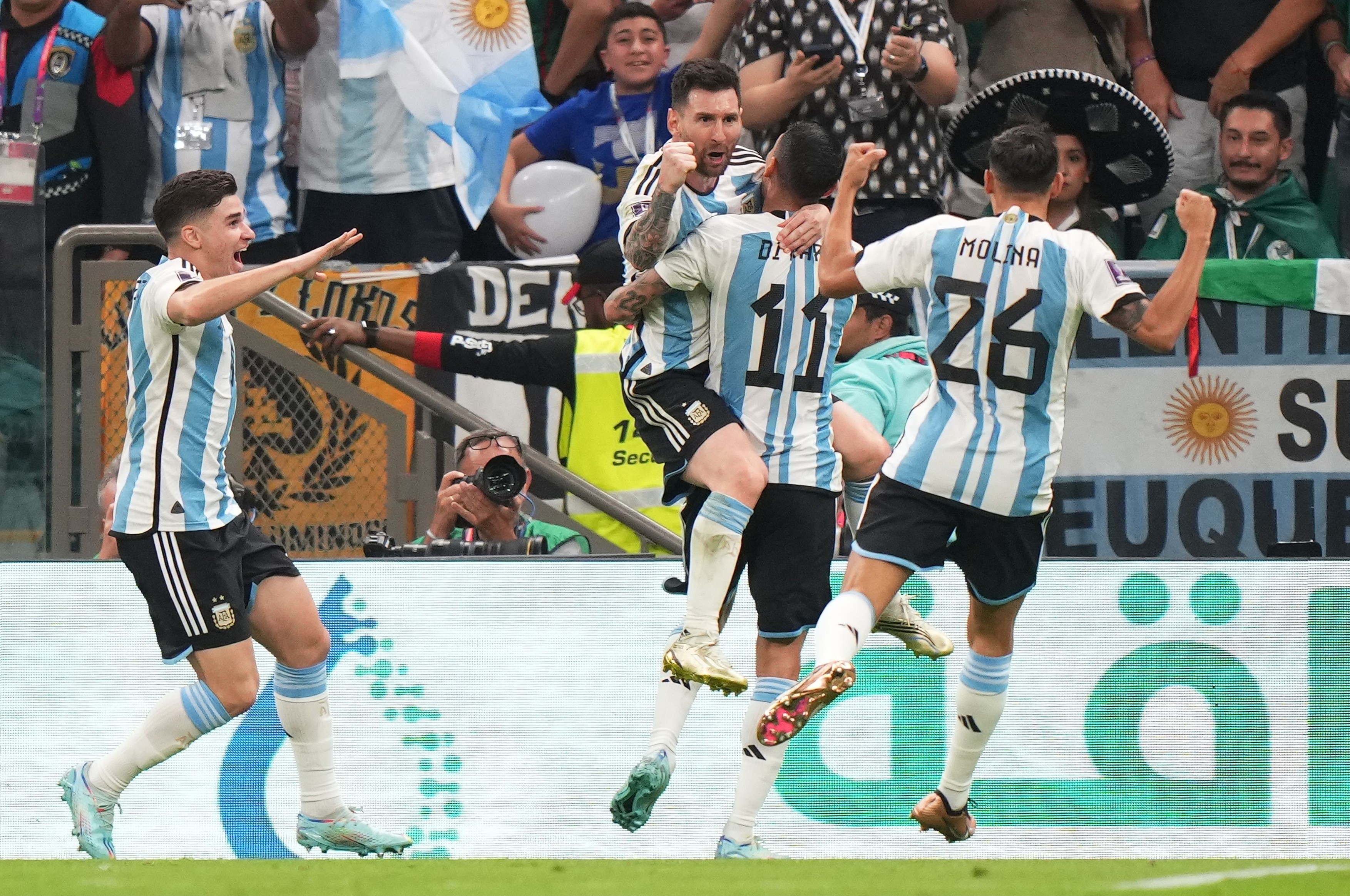 Argentina - Mexic 2-0. Geniul lui Messi și execuția lui Enzo Fernandez și-au salvat echipa, care risca să rateze optimile