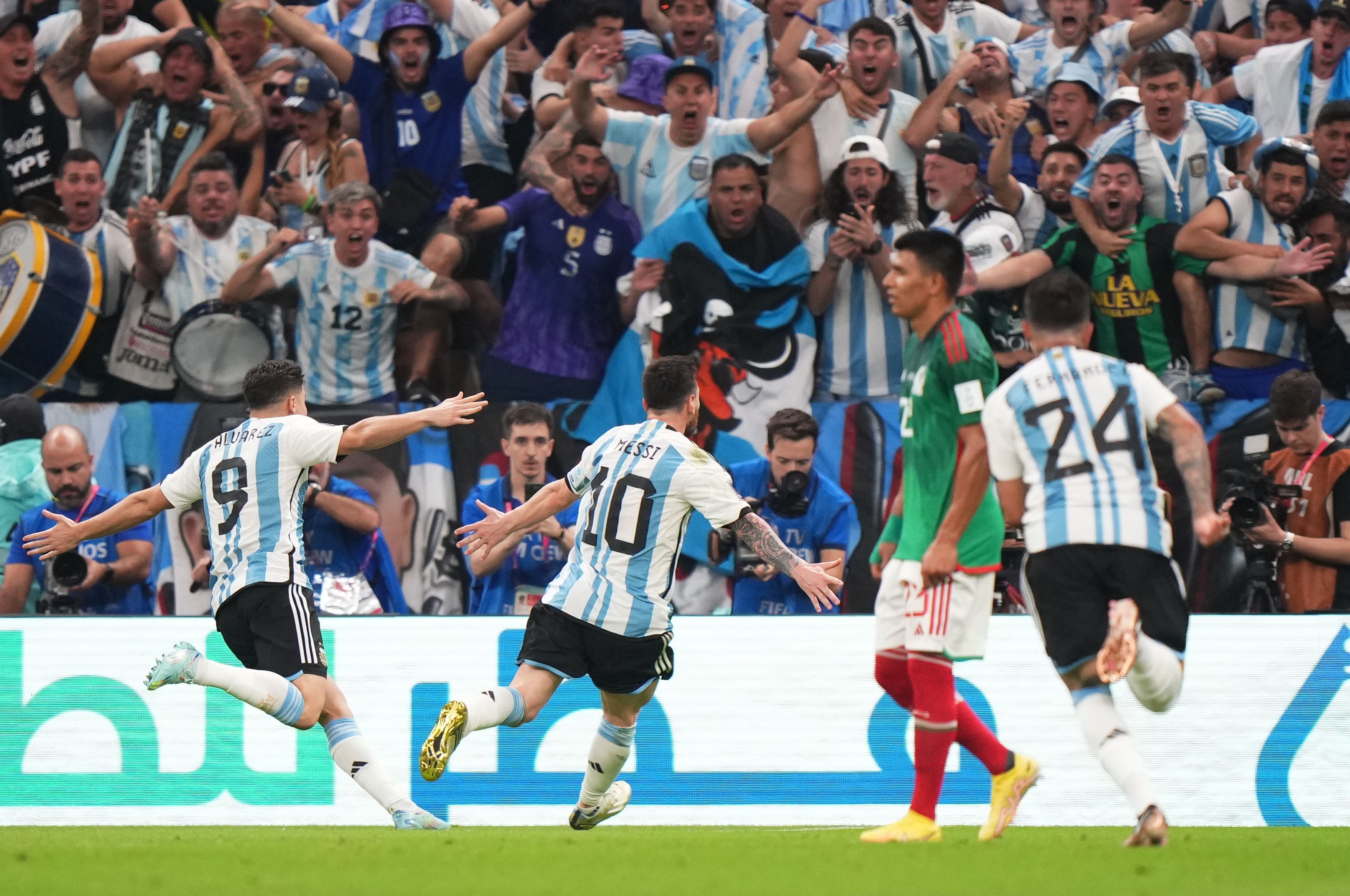 ”Fotografia turneului”! Cum au fost surprinși suporterii mexicani imediat după golul lui Leo Messi