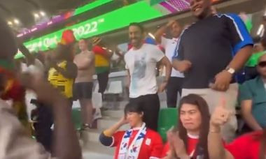 Cum s-a bucurat un suporter al Ghanei în fața unor femei din Coreea de Sud, după victoria favoriților de la Cupa Mondială