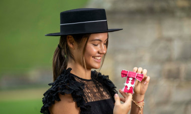 Emma Raducanu receives MBE at Windsor Castle