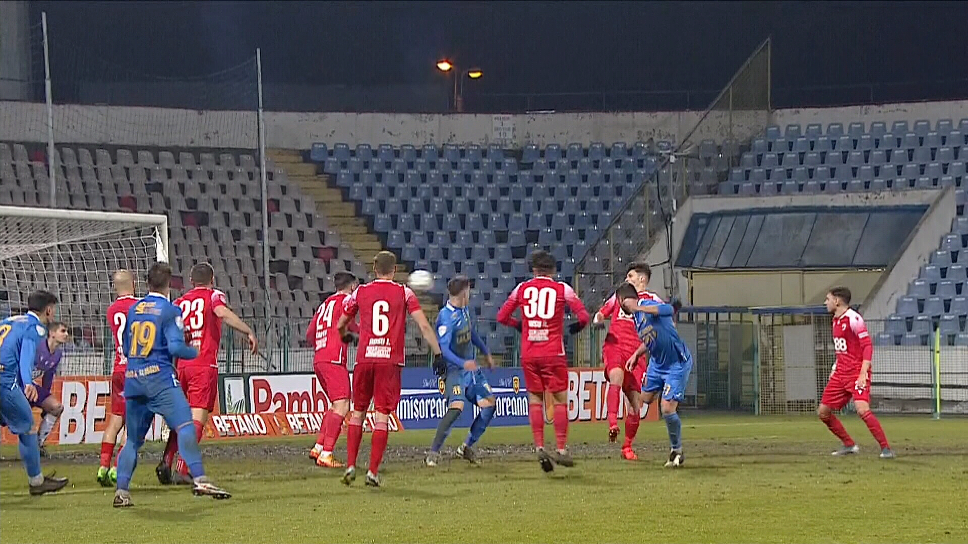 Unirea Slobozia - Dinamo 3-3. Spectacol total cu șase goluri și trei eliminări