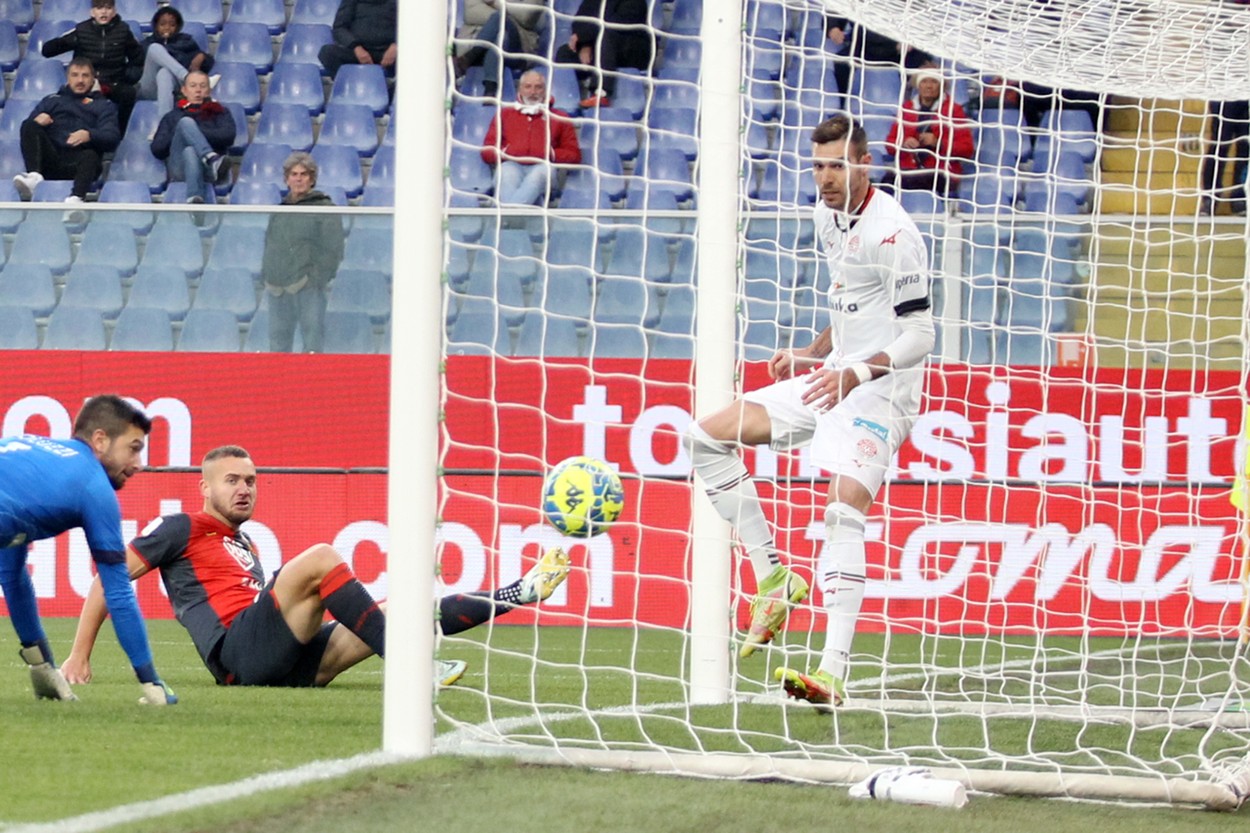 George Pușcaș a reușit primul gol al sezonului. Cum a înscris românul pentru Genoa