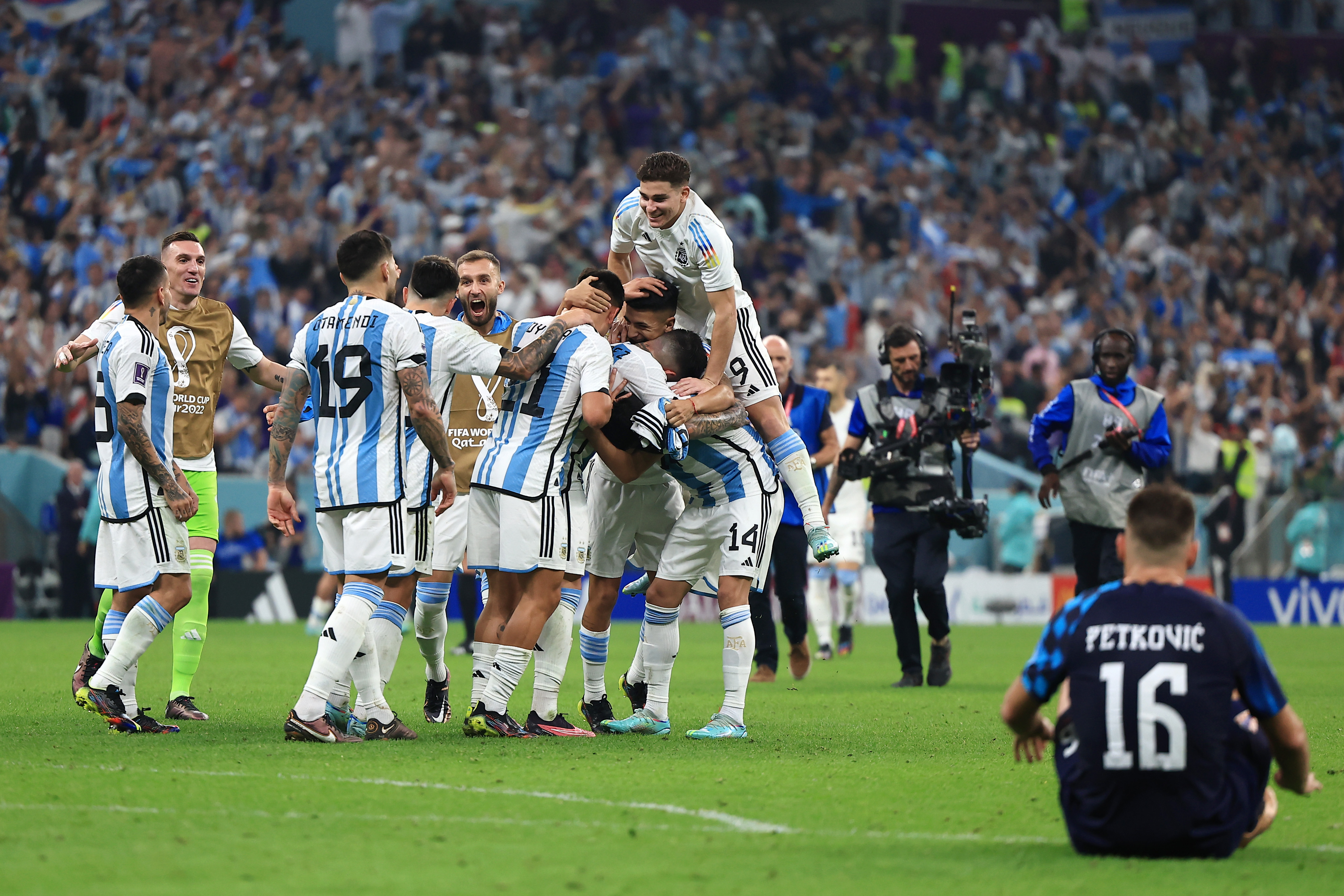 Argentina - Croația 3-0. Messi își duce echipa în finala Cupei Mondiale după o prestație fantastică, gol și două assist-uri