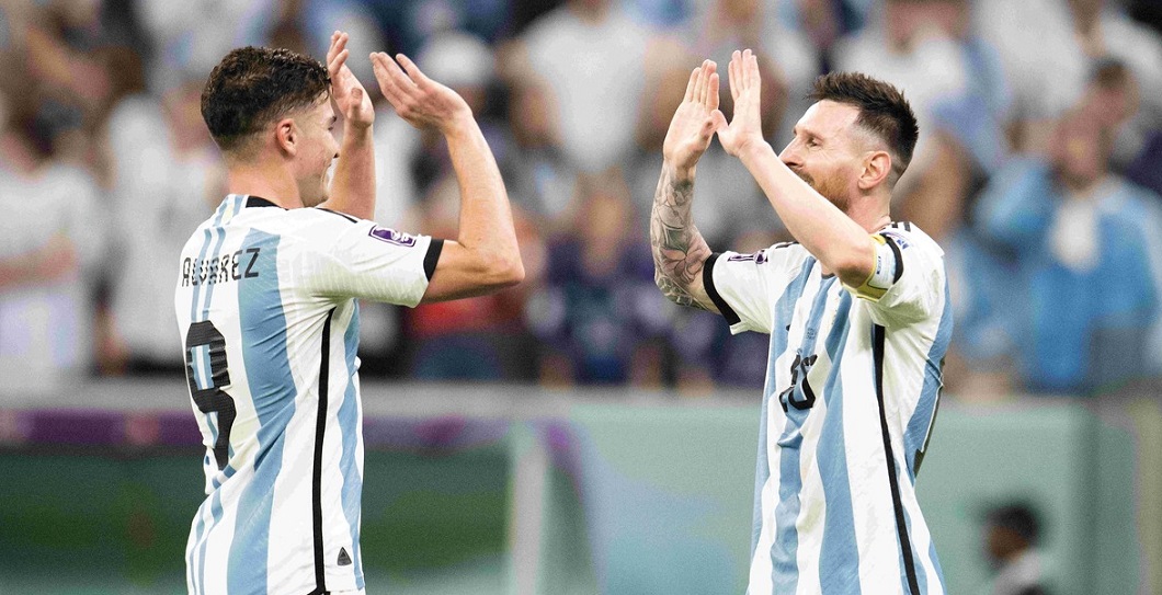 Fotografia cu Messi și cu Alvarez, de acum 10 ani, care s-a viralizat în timp record după calificarea Argentinei