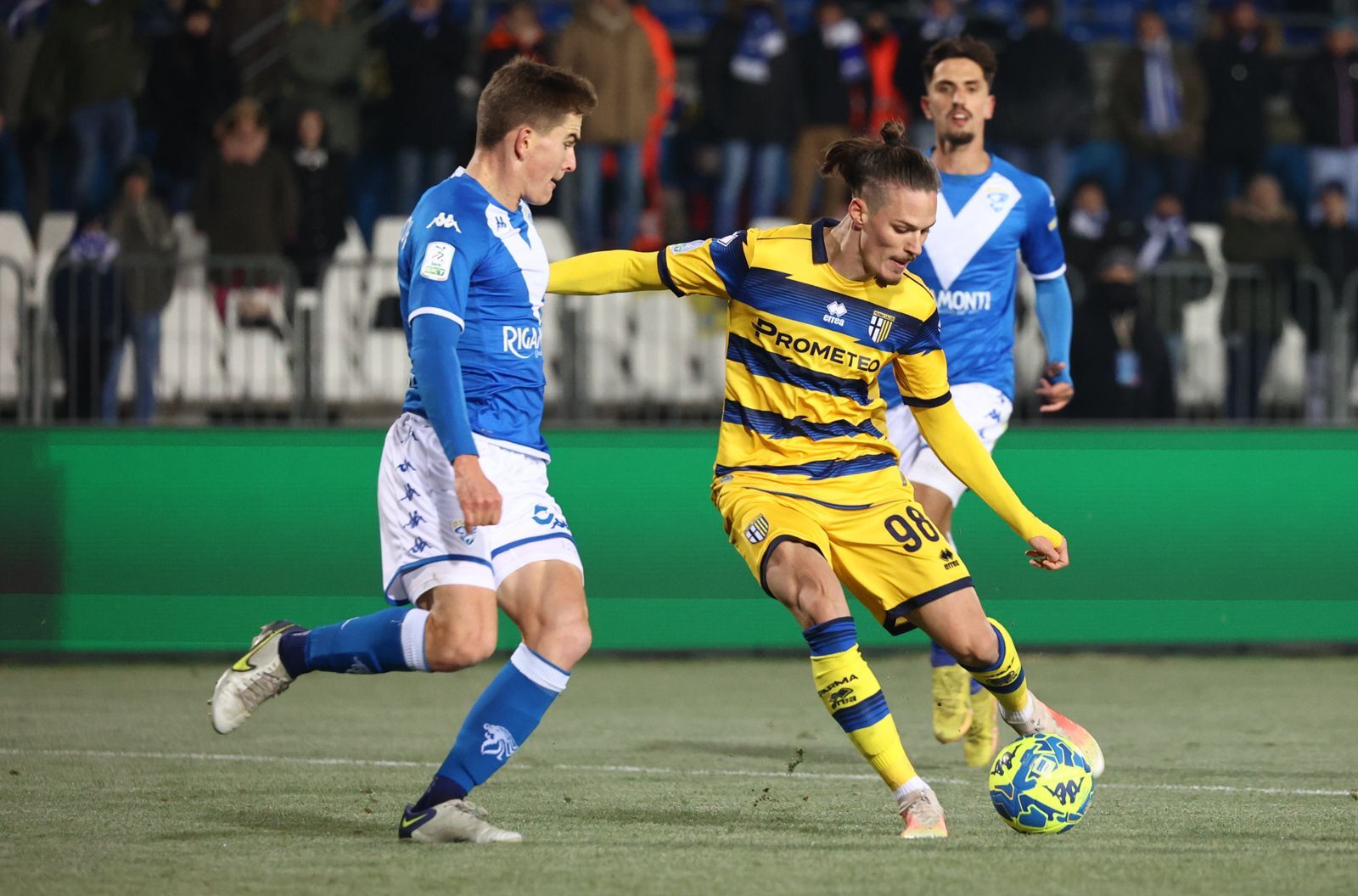 Dennis Man, inclus în echipa ideală a etapei a 17-a din Serie B. Parma speră la promovare