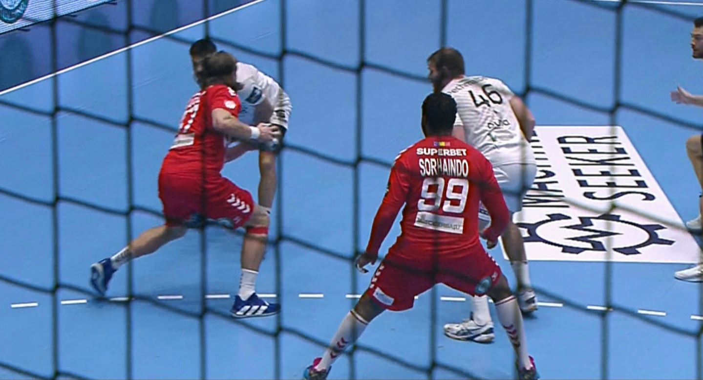 EHF Champions League | Dinamo - Veszprem 31-31. ”Dulăii” obțin o remiză, după un final incendiar