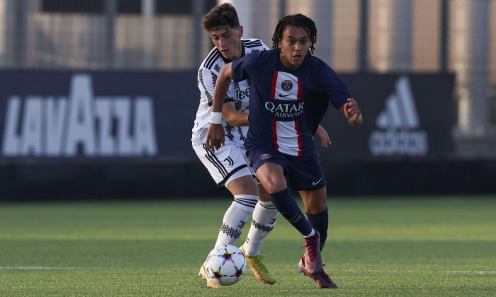 Turin, Italy, 2nd November 2022. Diego Ripani of Juventus tussles with Ethan Mbappe of PSG during the UEFA Youth League match at Juventus Training Centre, Turin. Picture credit should read: Jonathan Moscrop / Sportimage