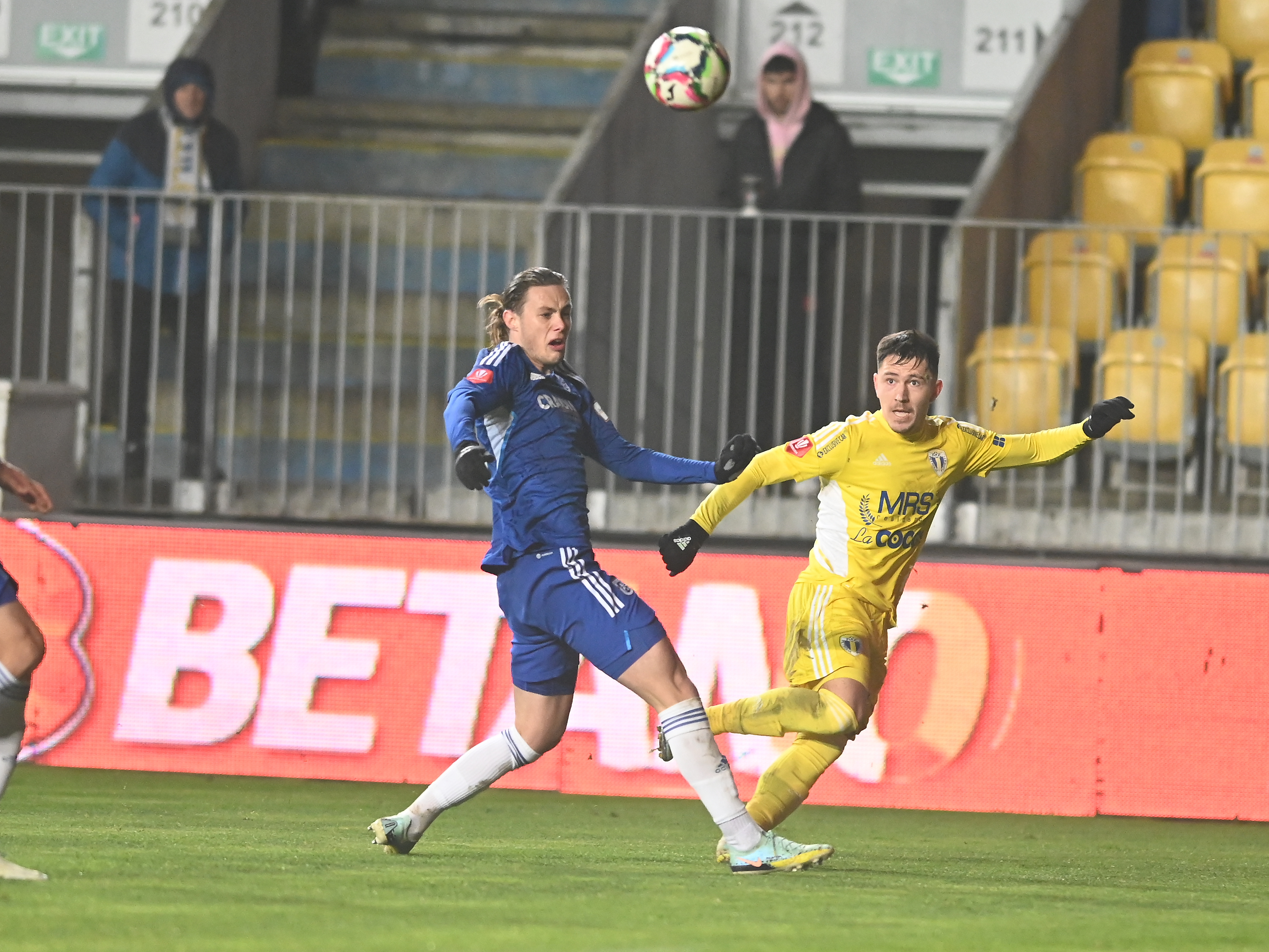 U Craiova 1948 - Petrolul, LIVE VIDEO, 21:00, Digi Sport 1. Duel între primele două clasate din play-out. ECHIPELE