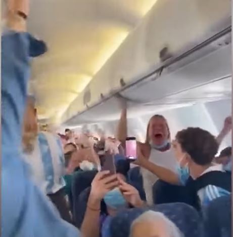 Bucurie la înălțime! Pilotul avionului a făcut anunțul, apoi s-a declanșat nebunia: “Argentina, campioană mondială”