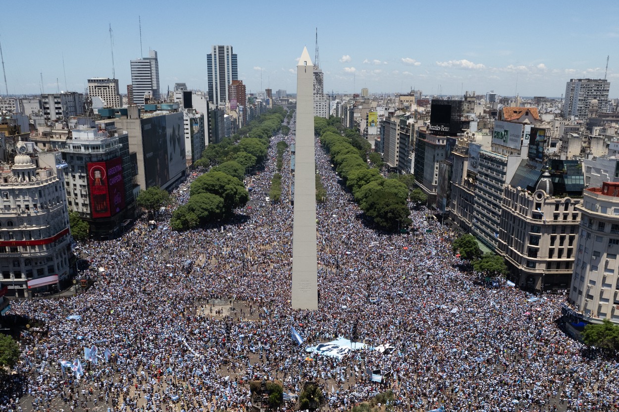 Străzile sunt prea pline pentru a trece cu autocarul! Soluția găsită de argentinieni și cele mai tari imagini din Buenos Aires