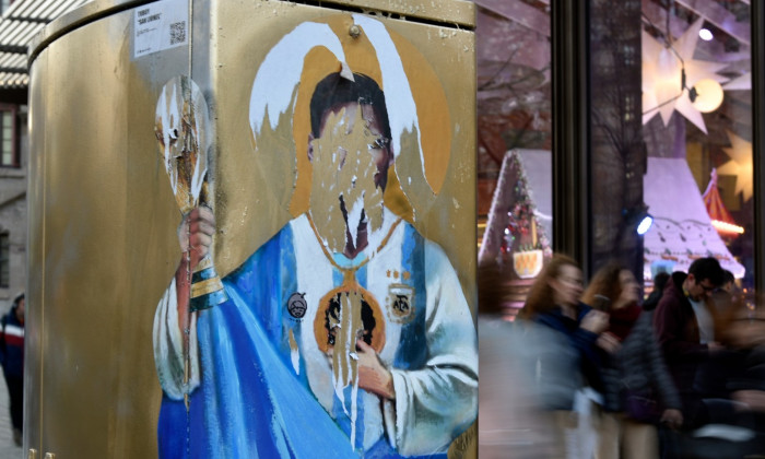 Graffiti of Messi portrayed as a saint vandalized in Barcelona