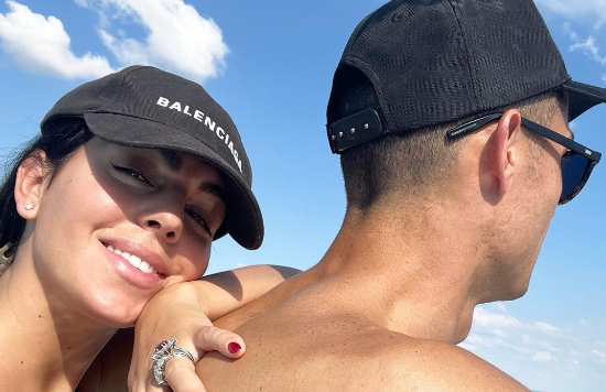 "E o regie!" Un psiholog susține că știe care este marea minciună pe care o "vând" Cristiano și Georgina