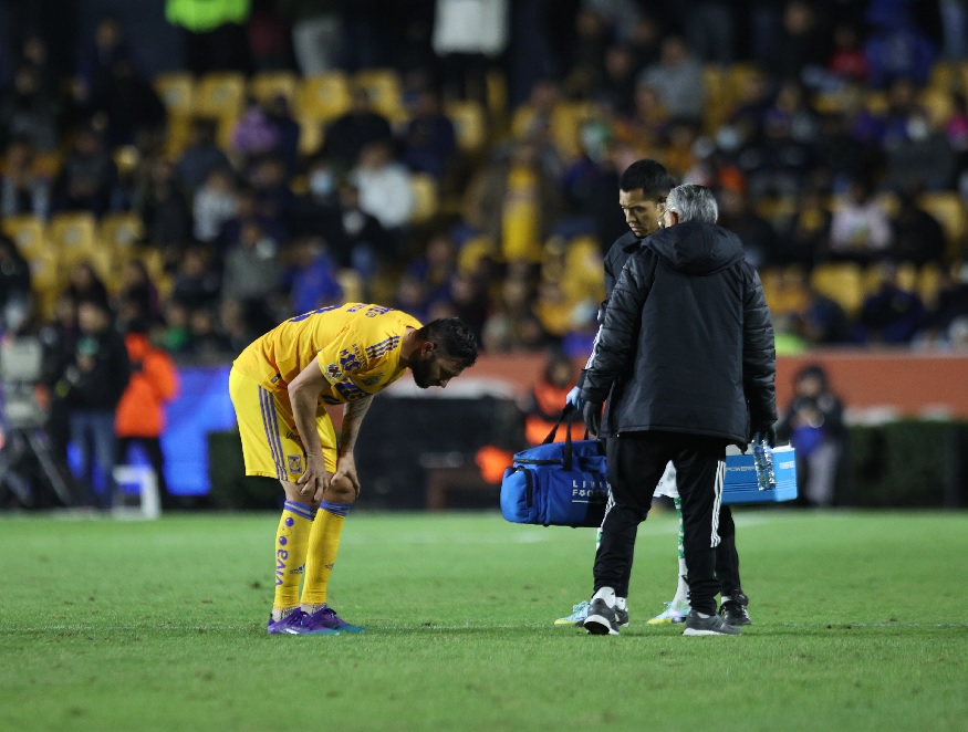 Andre-Pierre Gignac, accidentare bizară! S-a prăbușit pe teren, apoi a fost dus la spital