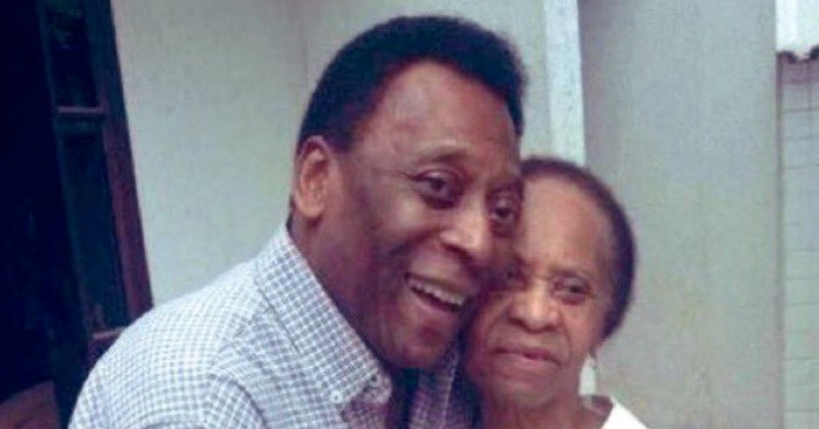 Pele a murit la 82 de ani, dar mama sa trăiește