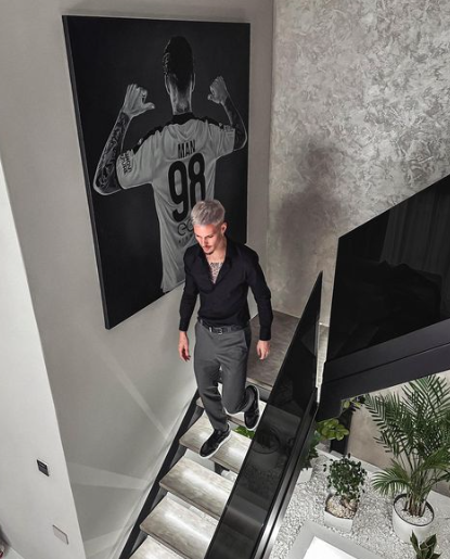 Dennis Man, gata să semneze "contractul carierei"! Fotbalistul a sosit în România