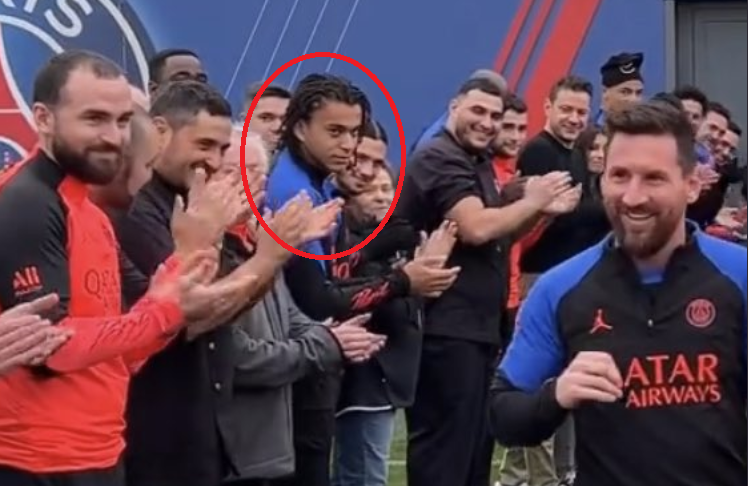 Fratele lui Kylian Mbappe i-a făcut "garda de onoare" lui Leo Messi și toată lumea vorbește despre privirea sa