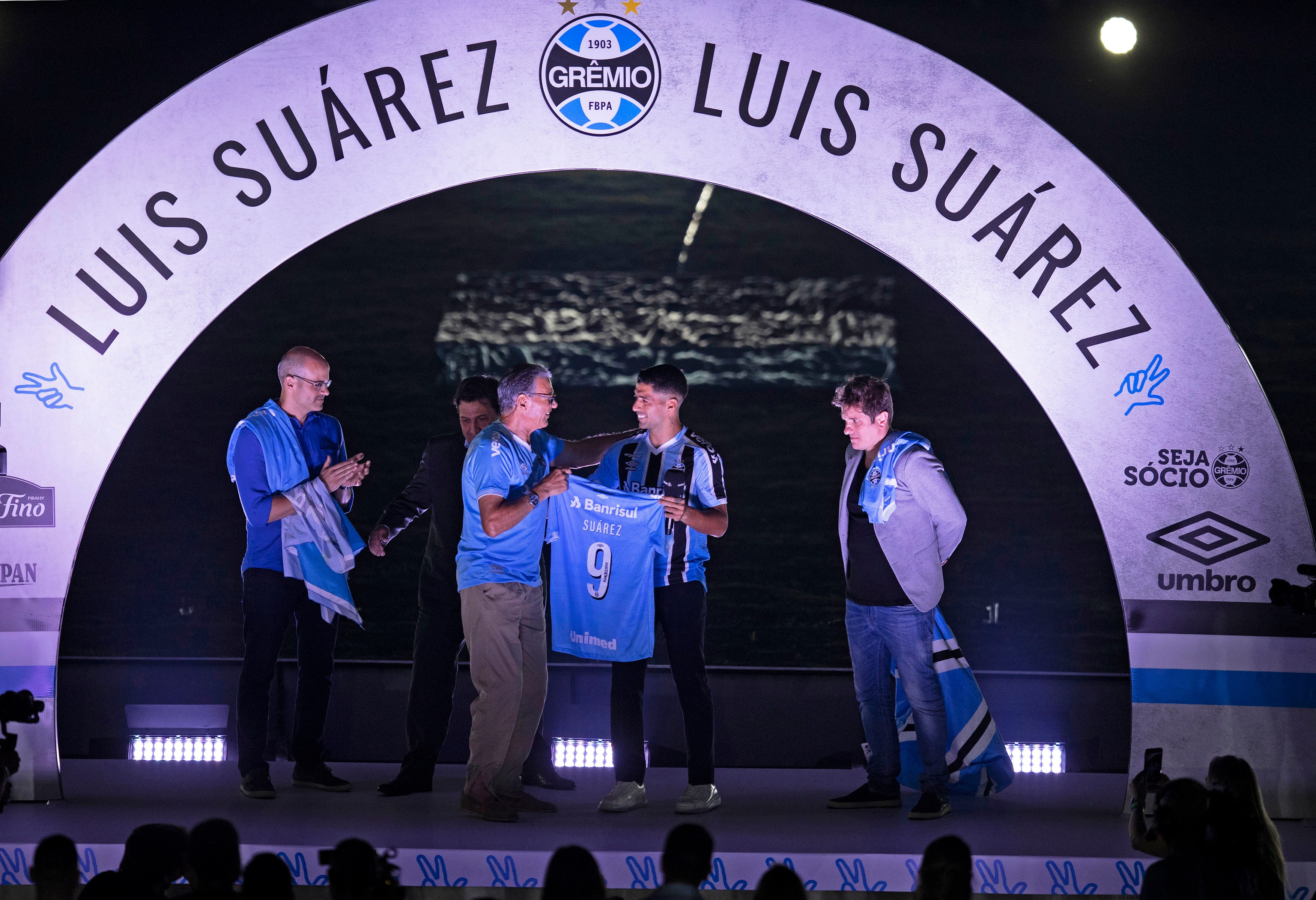 Ce primire! Luis Suarez a fost prezentat la Gremio în fața unui stadion plin