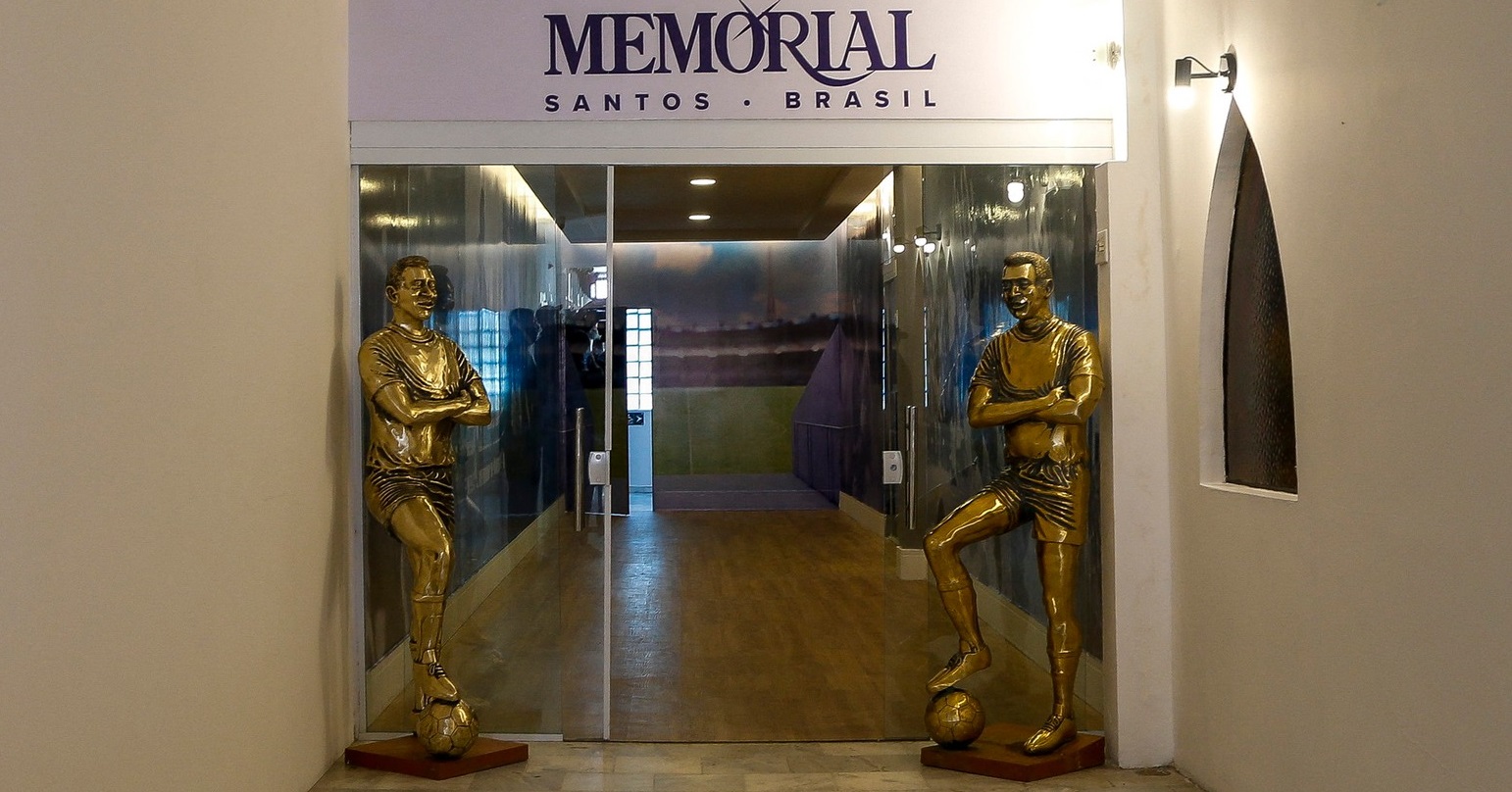 Cum arată Mausoleul lui O Rei Pele. Marele fotbalist a cumpărat locul în urmă cu 19 ani și a ales un etaj anume
