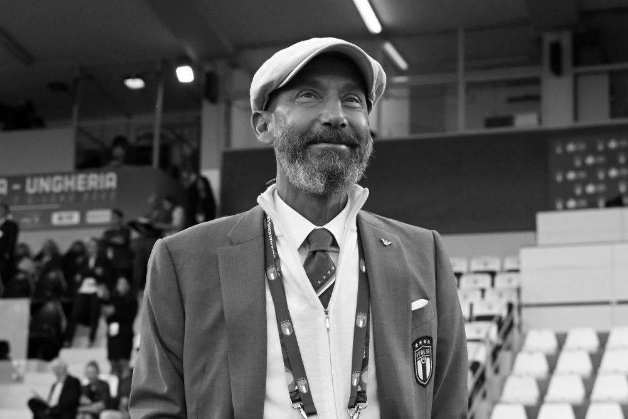 Gianluca Vialli, poveste de succes în fotbal. La 33 de ani, era antrenor-jucător la Chelsea și câștiga trofee