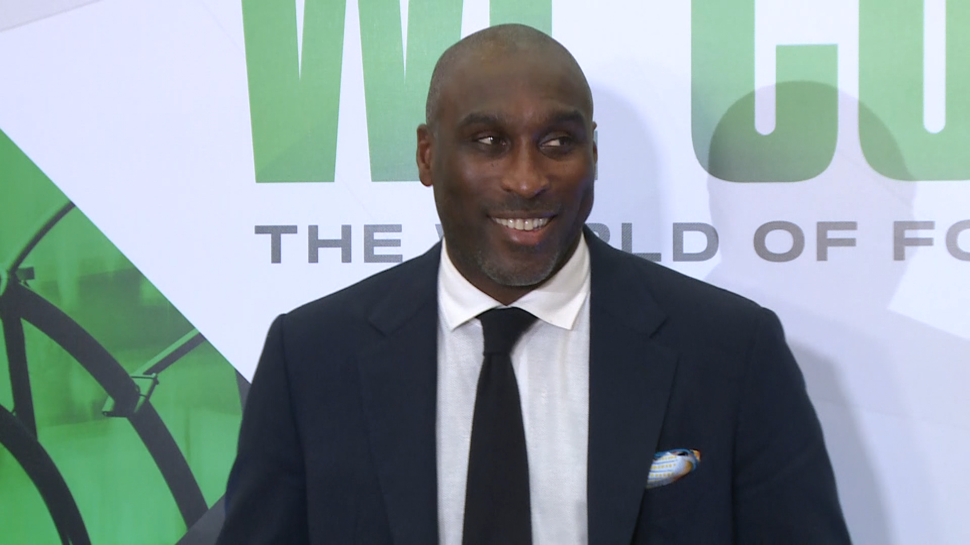 ”Eu sunt mare, el e mic”. Sol Campbell a reacționat, cu zâmbetul pe buze, după afirmația lui Ilie Dumitrescu