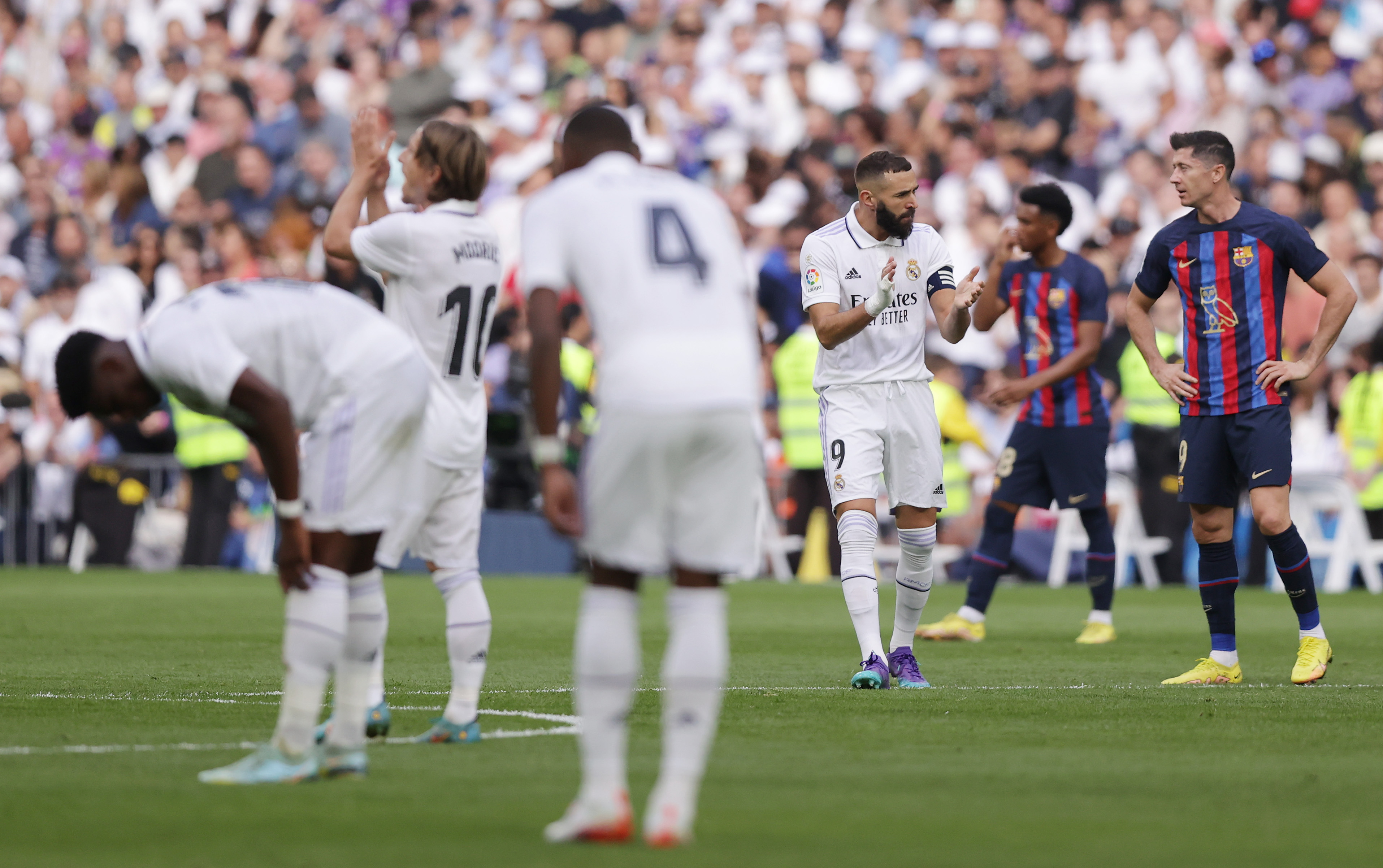 Real Madrid - Barcelona, cu trofeul Supercupei Spaniei ”pe masă”! Când se joacă meciul și ce spune istoria