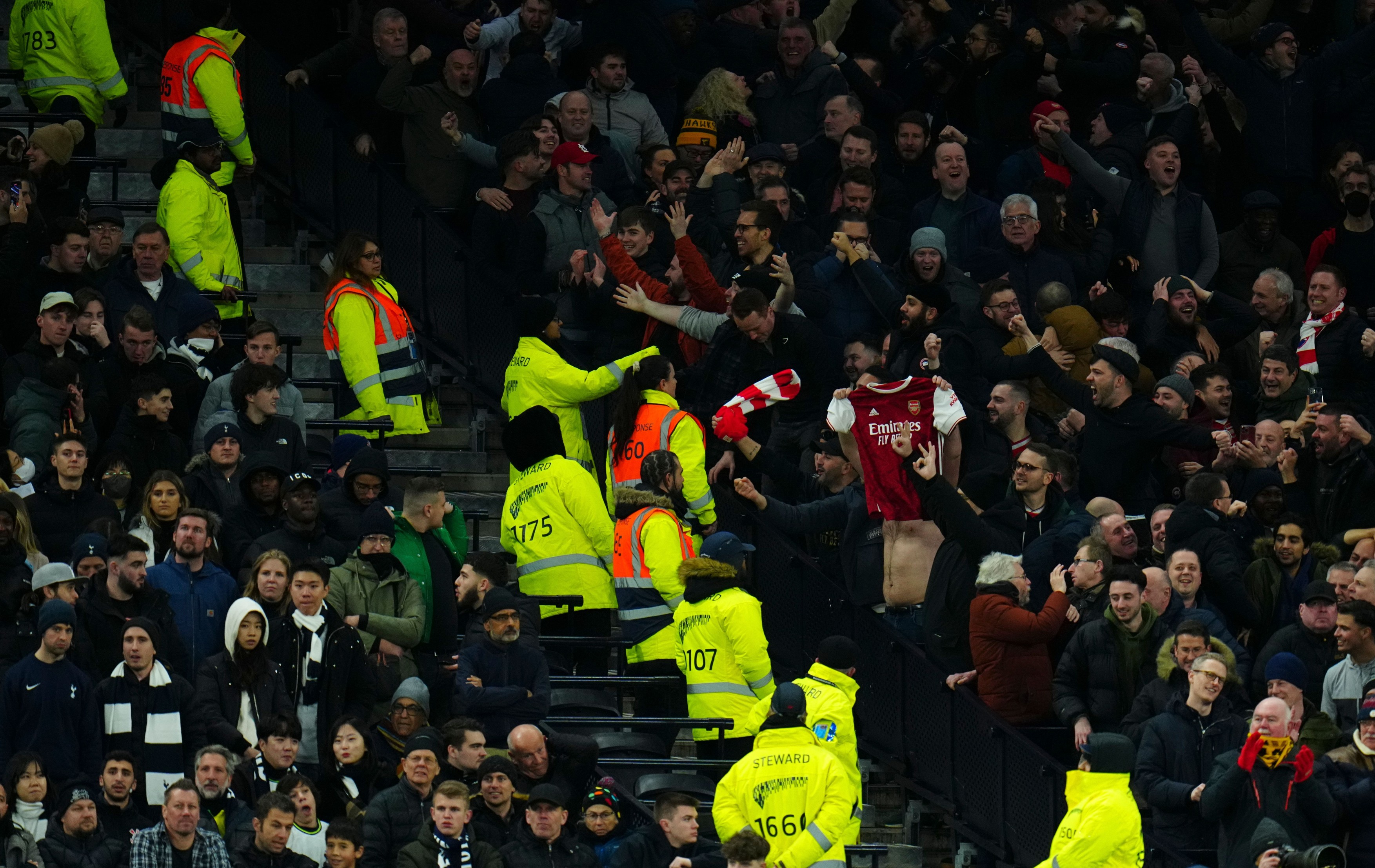 Cum a apărut un fan român la meciul Tottenham - Arsenal: ”Frumos, reprezinți Constanța”