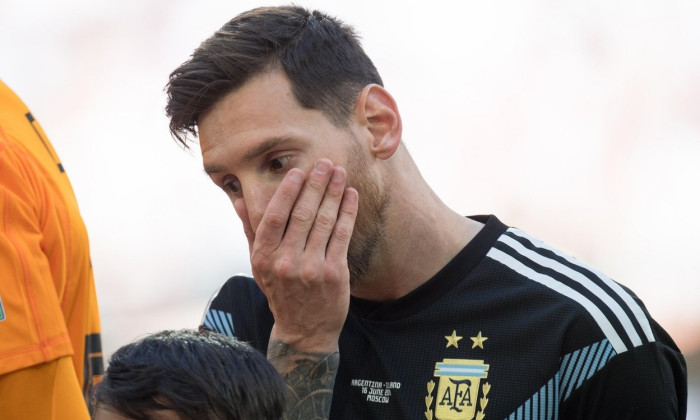 Moscow, Russland. 16th June, 2018. Lionel MESSI (ARG) holds his hand over his mouth, half-length portrait, gesture, gesture, Argentina (ARG) - Iceland (ISL) 1: 1, preliminary round, Group D, game 7, on 16.06.2018 in Moscow; Football World Cup 2018 in Russ