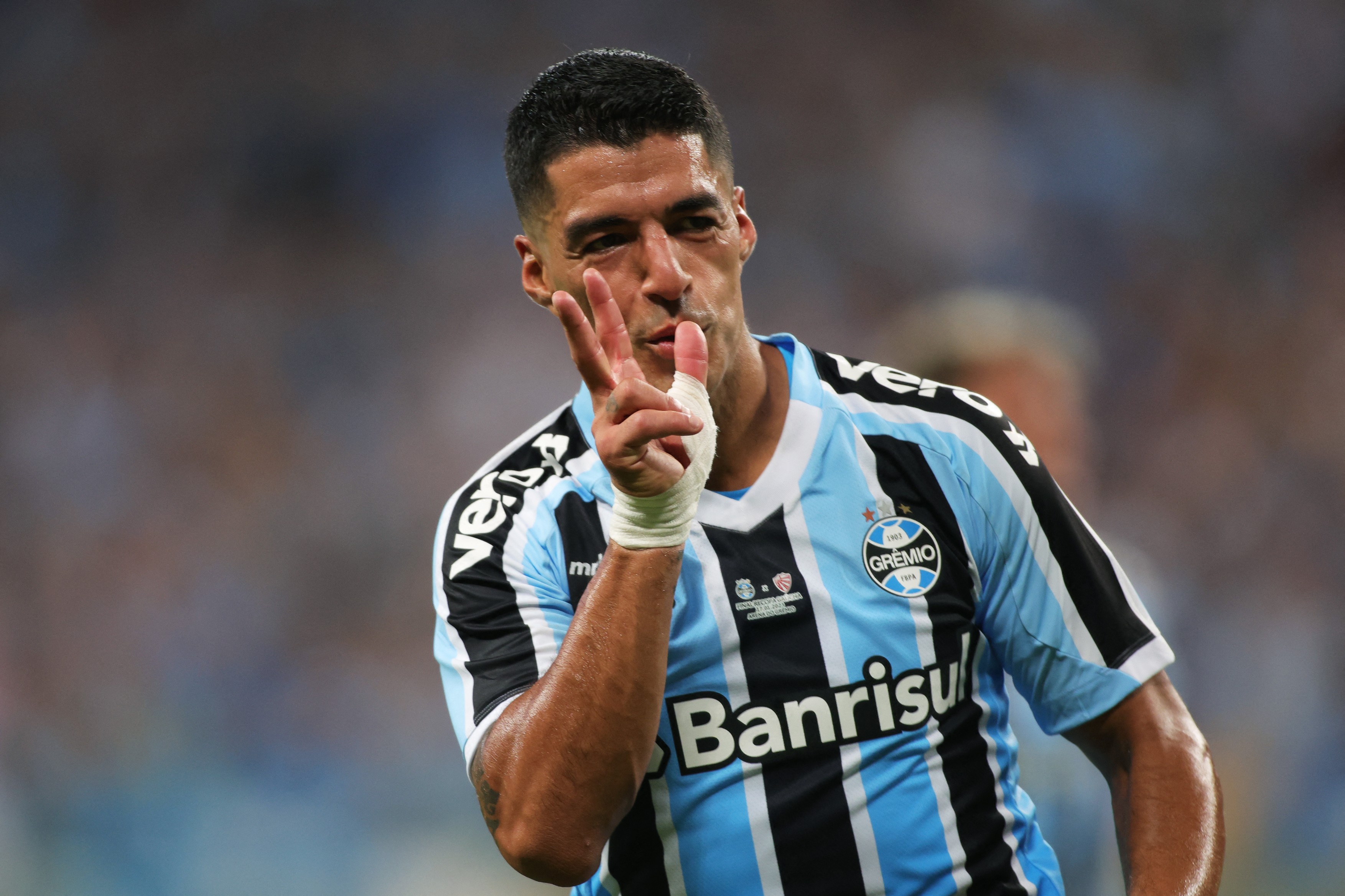 Ce debut! Luis Suarez a marcat un hat-trick în 38 de minute, la primul meci pentru Gremio