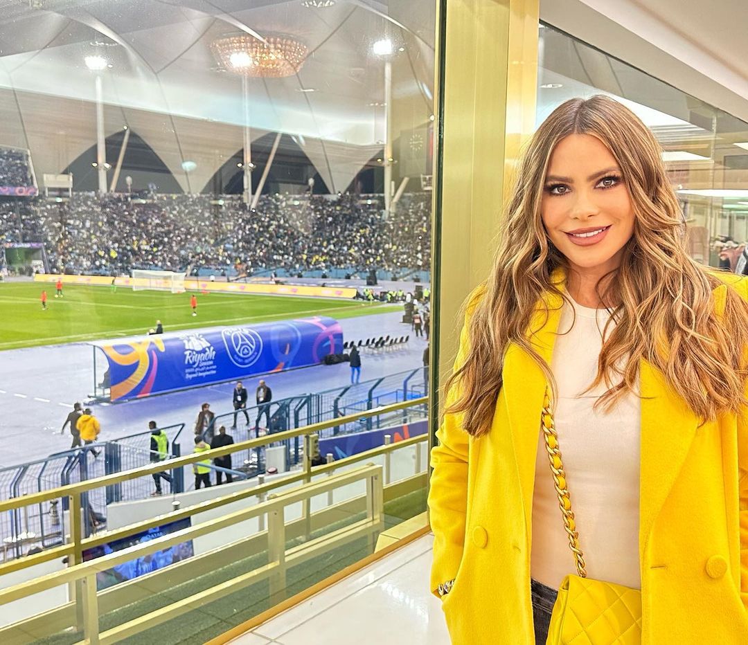 Sofia Vergara a mers pe stadion, să-i vadă pe Messi și Ronaldo. Ce au făcut arabii și cum arată actrița, la 50 de ani