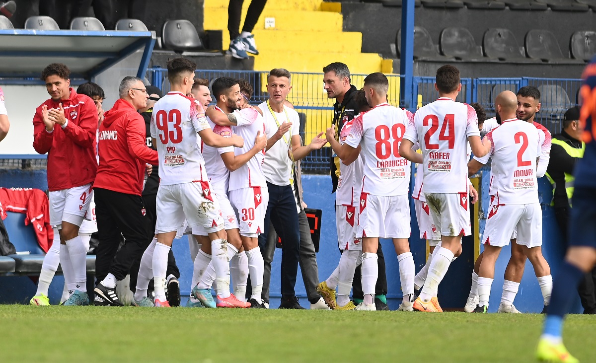 Continuă atacurile la adresa lui Ovidiu Burcă, antrenorul lui Dinamo: E un laș, nu are bărbăție