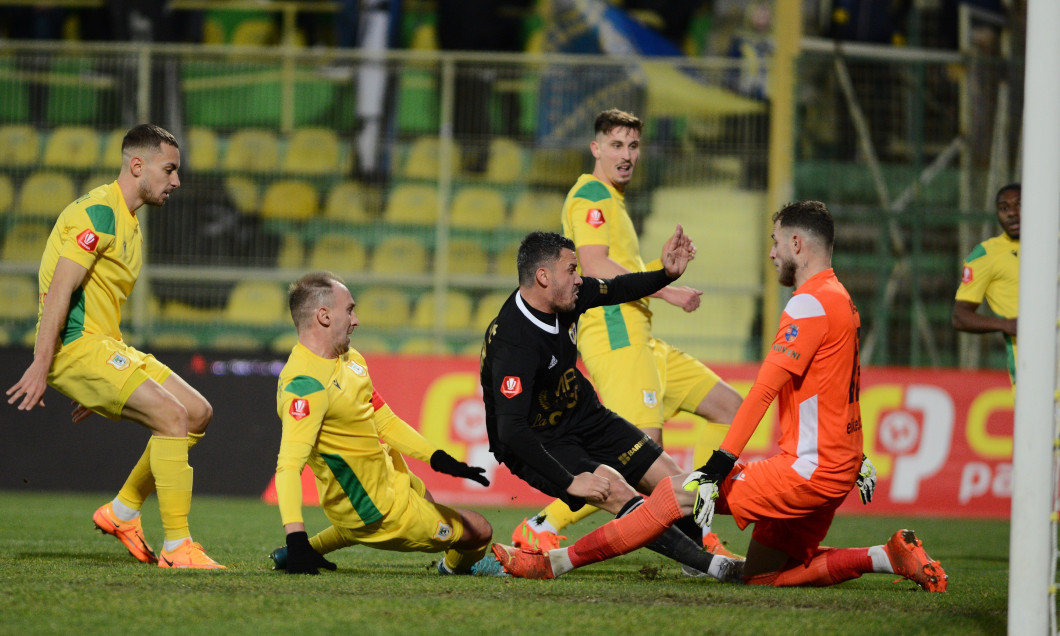 CS Mioveni - Petrolul Ploiești 1-0! Debut fericit pentru Nicolae Dică!  Oapeții au avut un gol anulat la ultima fază - Playsport