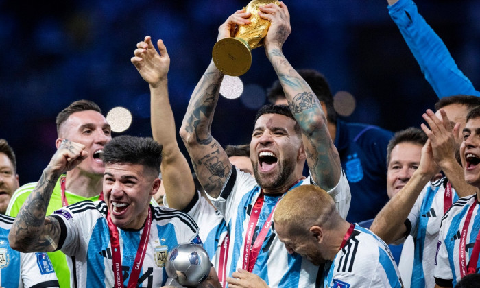 Doha, Qatar. 18th Dec, 2022. Enzo Fernandez (Arg), Nicolas Otamendi (Arg) lifts the FIFA World Cup, WM, Weltmeisterscha