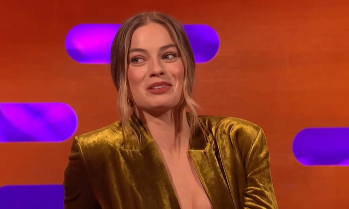 Margot Robbie reveals she was quickly desensitised to nudity on 'Babylon',