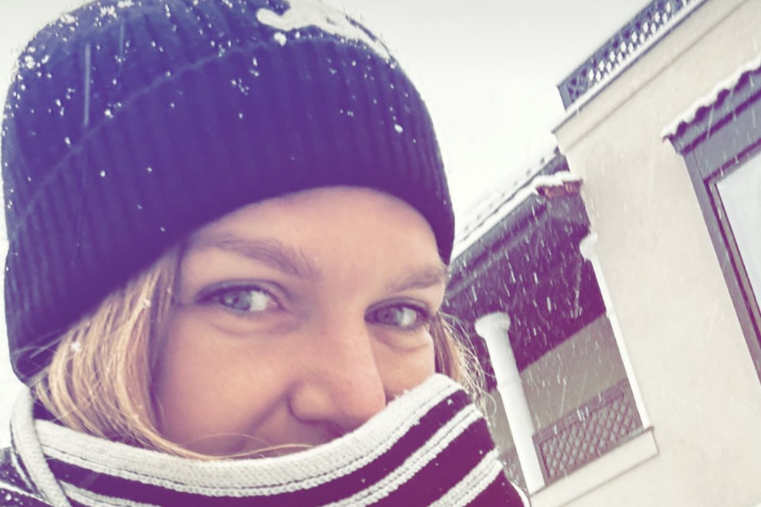 Simona Halep a lăsat plaja din Dubai pentru zăpada din România. Sportiva s-a întors în țară