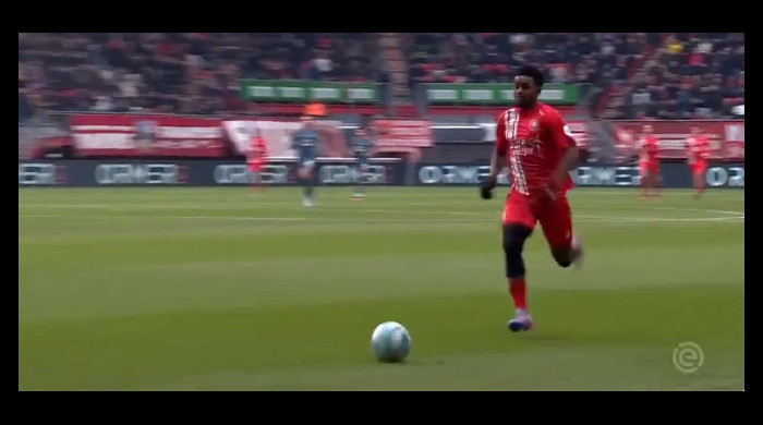 Virgil Misidjan, în meciul Twente - Feyenoord / Foto: Captură Twitter@nocontextfooty