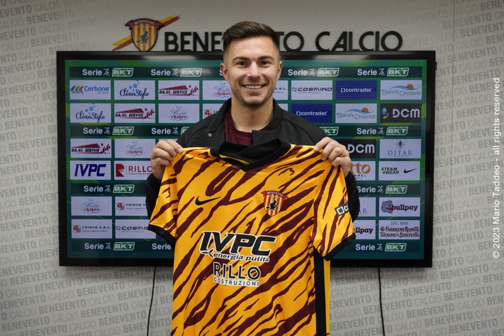 OFICIAL | Alin Toșca a fost prezentat la Benevento. Ce număr și-a ales al 11-lea român din Serie B