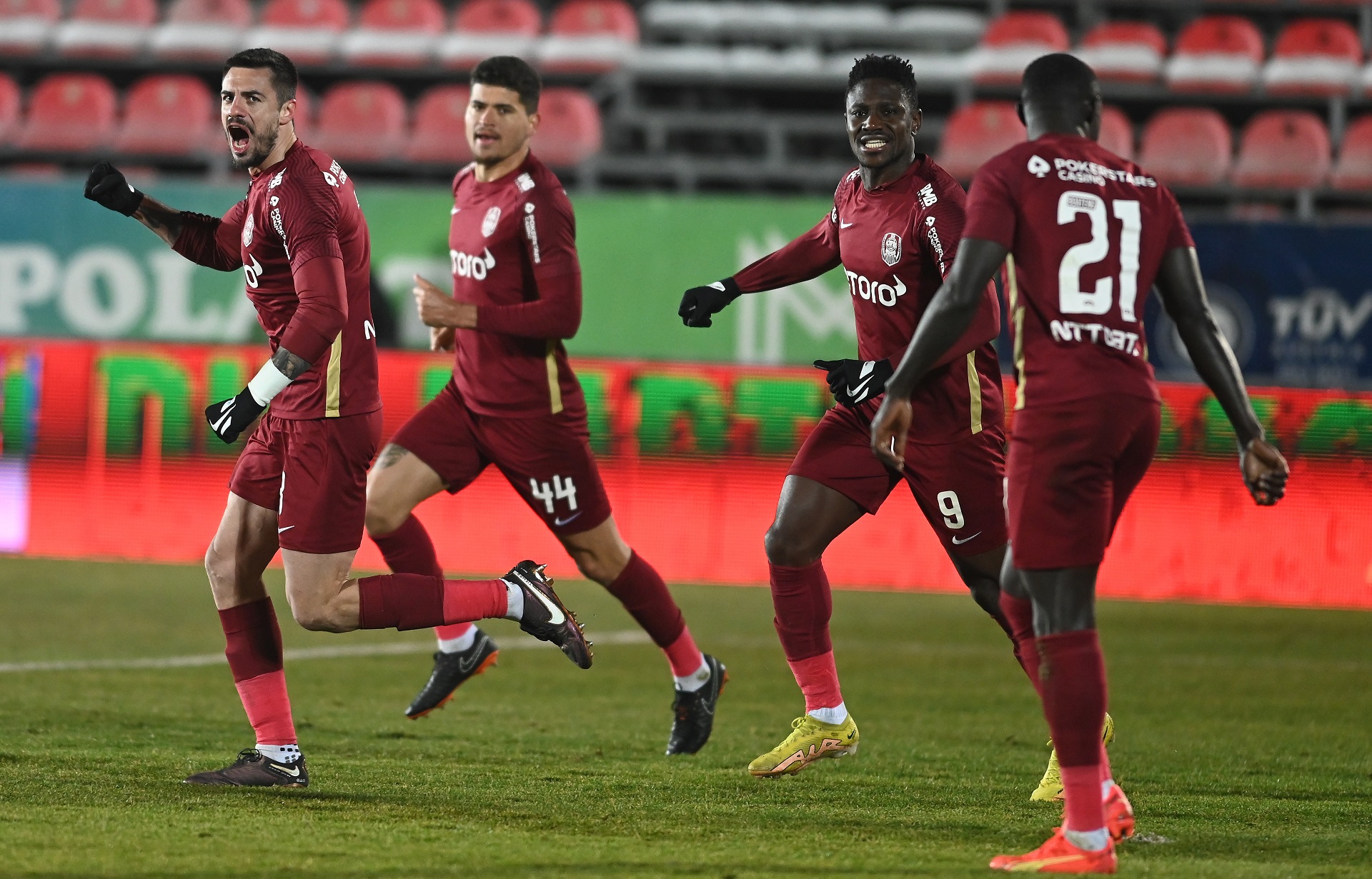 Lista cu jucătorii trimisă de CFR Cluj la UEFA pentru meciul cu Lazio din Conference League. Absenții lui Dan Petrescu