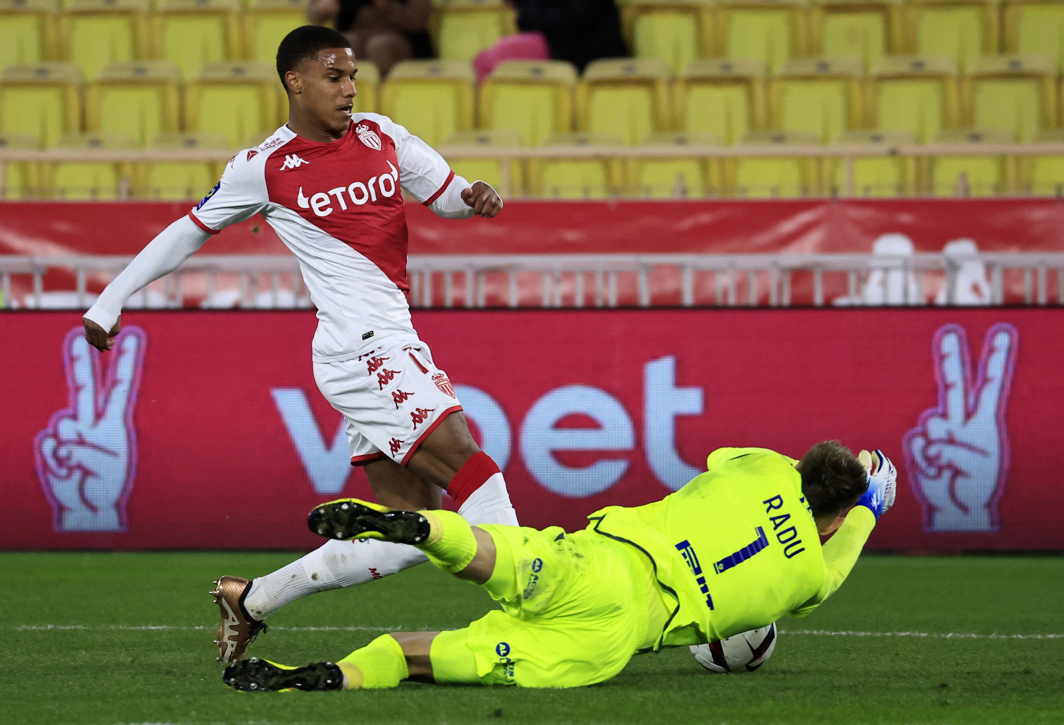 AS Monaco - Auxerre 3-2. Ionuț Radu, titular pentru al doilea meci la noua echipă